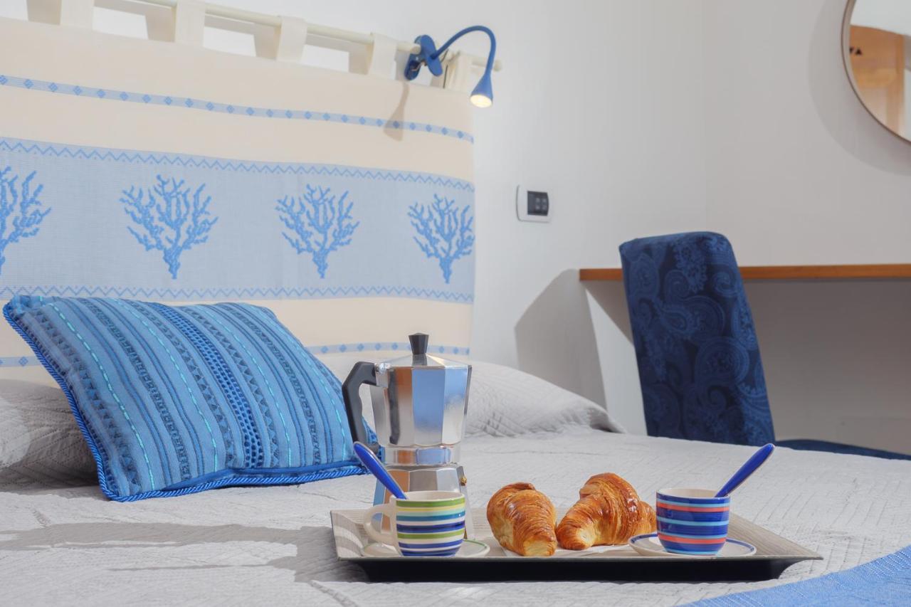 Villetta Azzurro - Sherdenia Luxury Apartments マリネッラ エクステリア 写真
